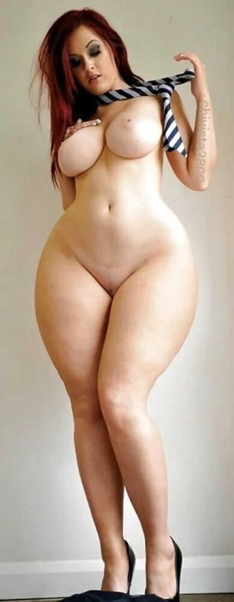 Naked women with a big waist, Juicy hips, Girl with wide hips