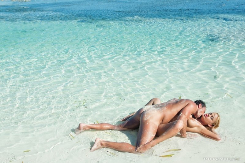 Erotic photo shoot at sea, Naked, Couple on the beach