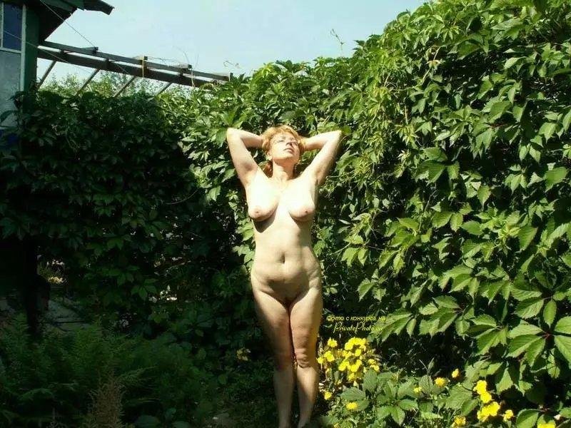 Amateur nude in the garden, Naked wives in the country, Naked women in the country