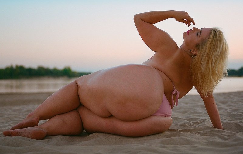 Naked women plus saz, Plus saz erotica, Naked women plus saz on the beach