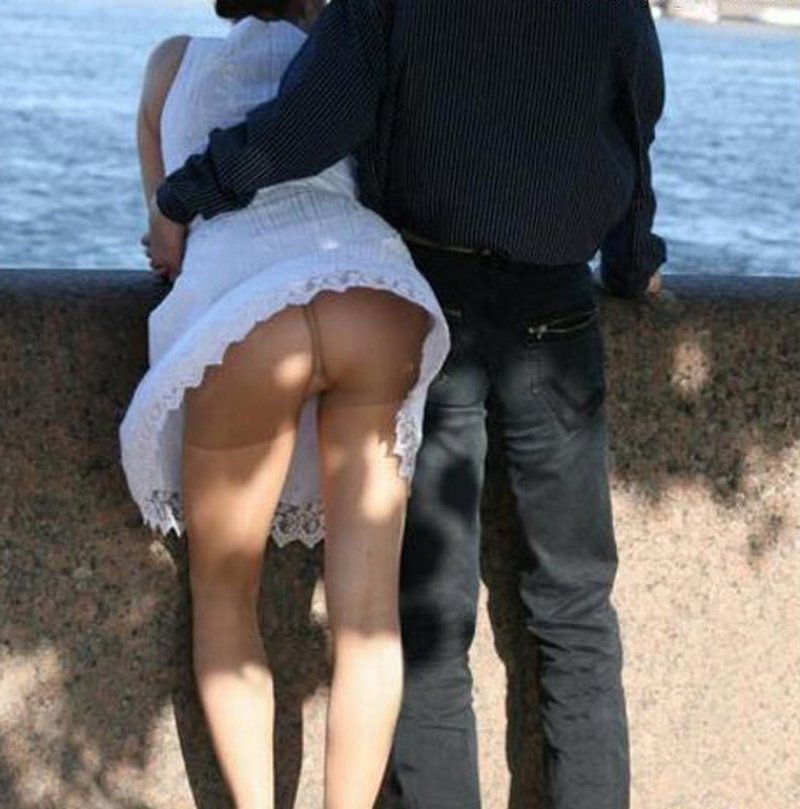 He looked under the dress, Girls without panties under a skirt, Lifes skirts