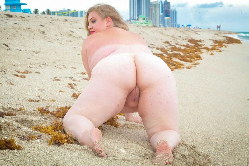 Naked thick women on the beach, Samantha G Anderson beach, Fat women in swimsuits
