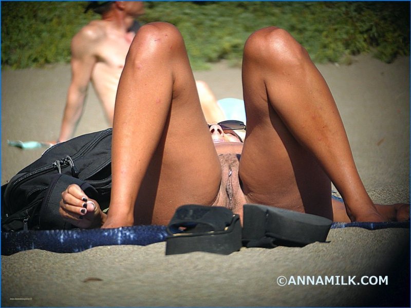 Spy between the legs on the beach, Girl in micro bikini, Mini bikini