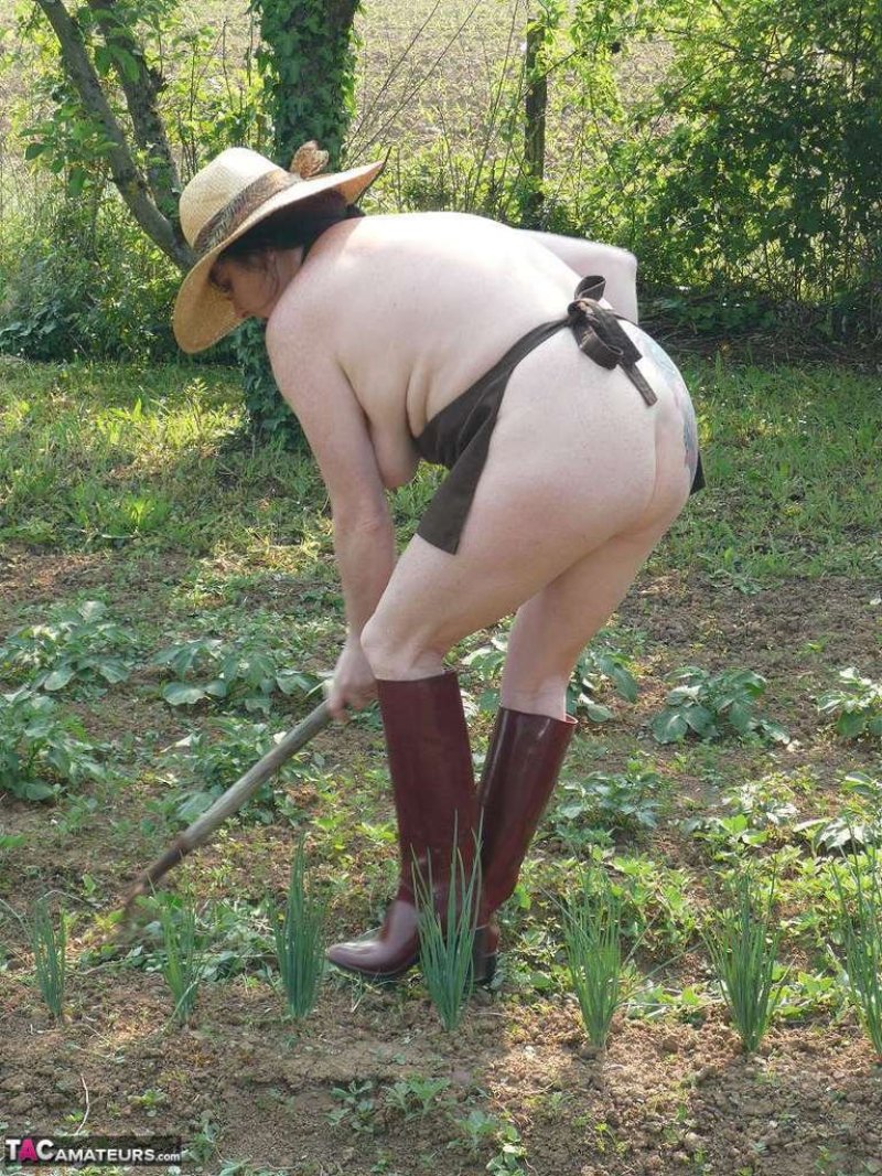 Naked adult women in the garden, Naked women in the garden, Naked mature women in the garden