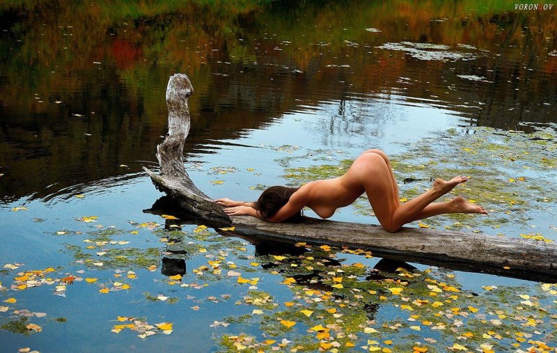 Girl nagish in the river, Naked girls on the lake, Erotic photo shoot on the lake