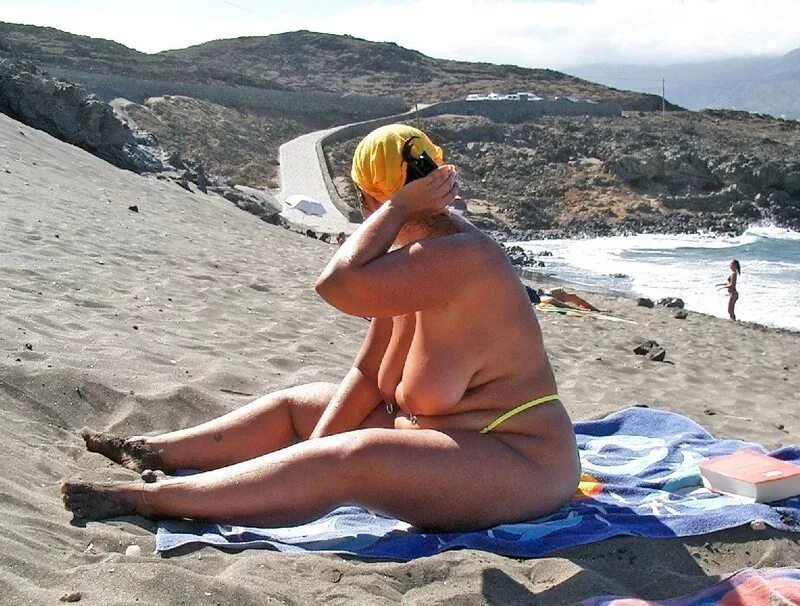 Older women sunbathe, Naked women aged on the beach, Mature women on the beach
