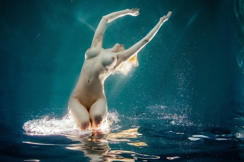 Naked beauties underwater, Naked beauties under water, Naked women in water