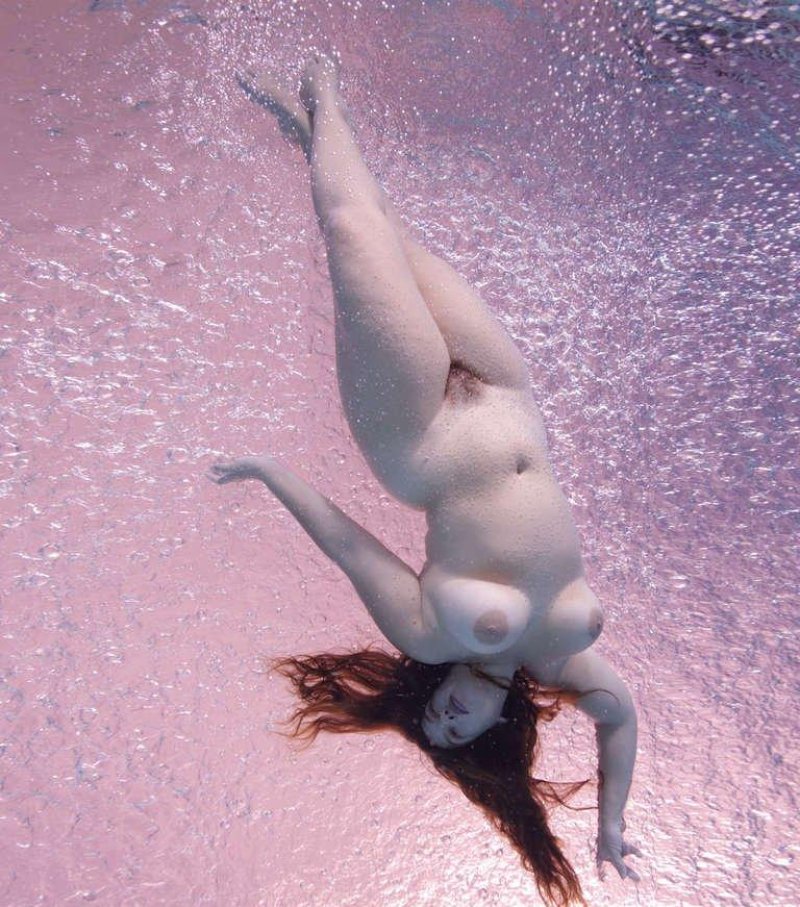 Naked beauties underwater, Naked women in water, Naked beauties under water