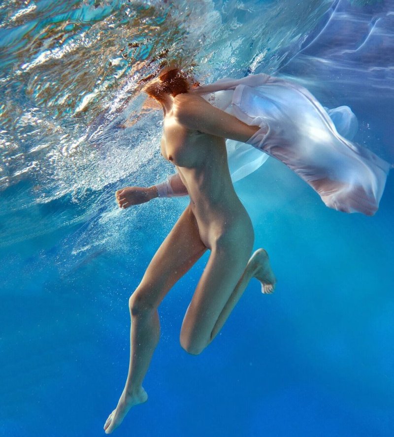 Girls swim naked, Naked beauties under water, Naked women in water
