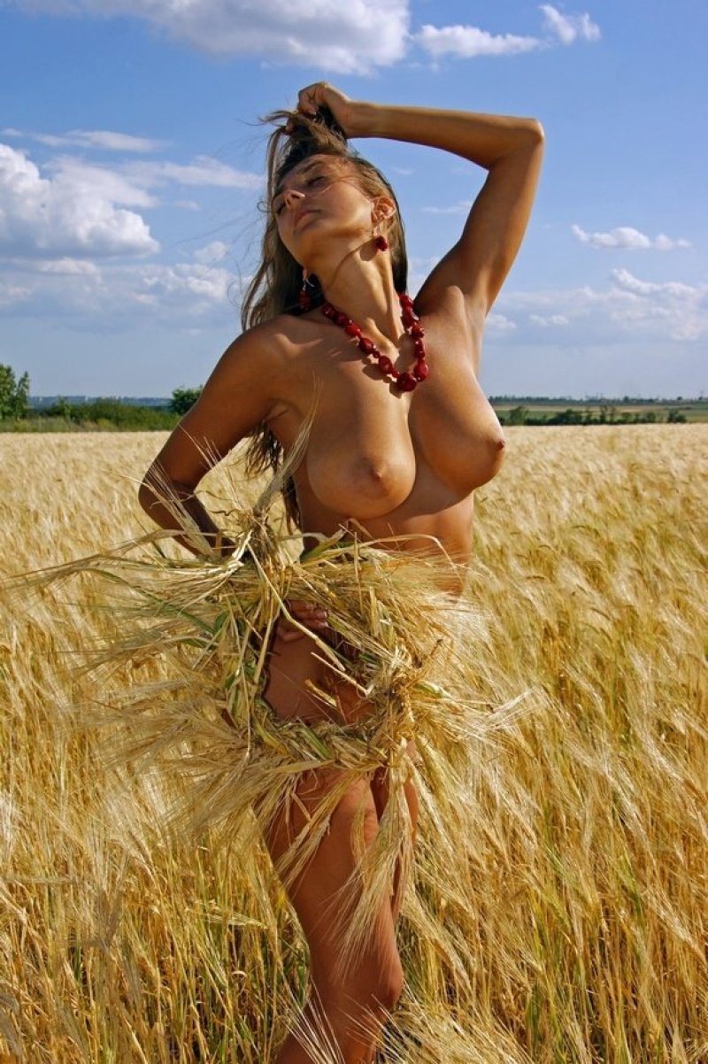 Girl with big tits in the field, Erotic photo shoot in the field, Naked women in the field