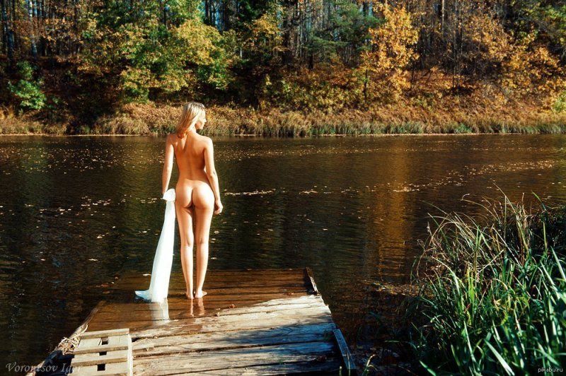 Naked women on the lake, Erotic photo shoot on the lake, Naked girls on the lake