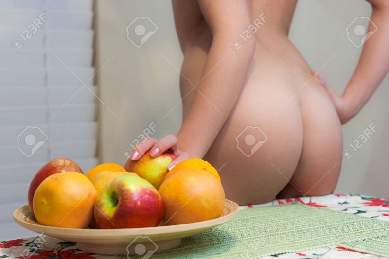 Persian priest, Erotic photo shoot with apples, Pop POSIC