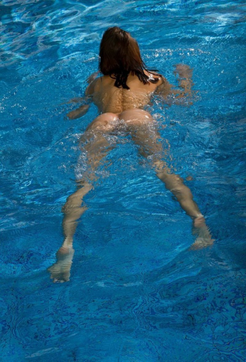 Girl nagish in the pool, Swimming naked in the pool, Girl Nagish in the pool