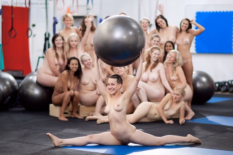 Naked women play sports, Lesson in the hall naked, Naked girls play sports