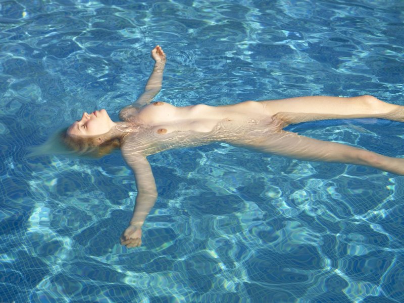 Naked synchronizers in the pool, Swimming naked in the pool, Naked