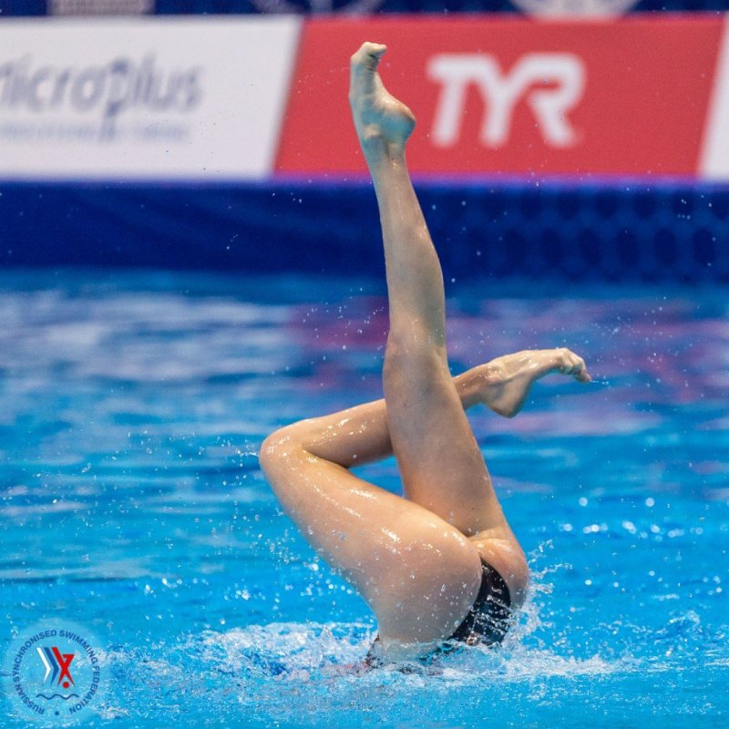 Synchronists, Synchronous swimming of a woman, Synchronous swimming piquant moments