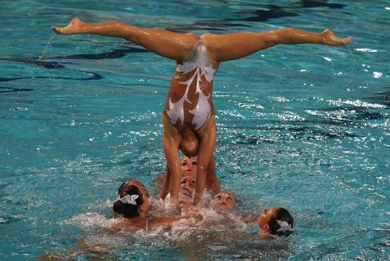 Synchronizers swamps, Swimming without swimsuits, Synchronous swimming synchronizers