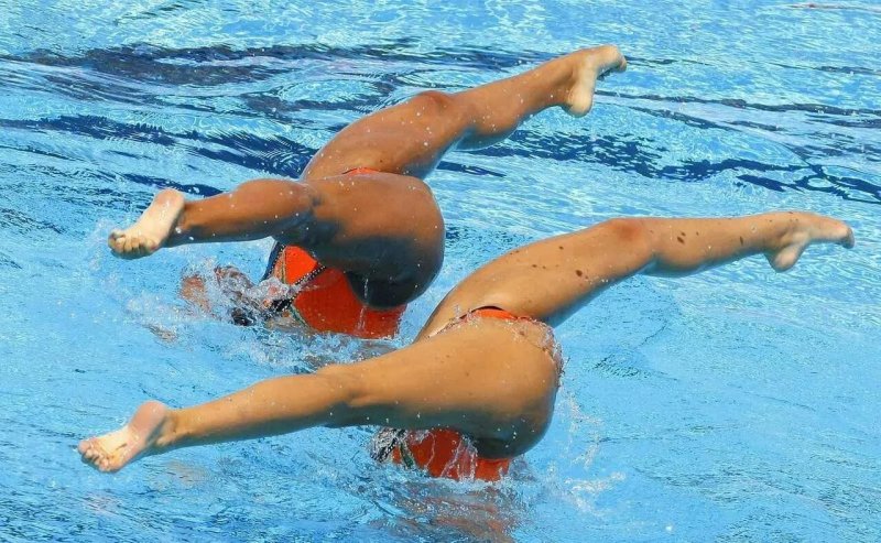 Two swimmers in the pool, Synchronous swimming naked, Synchronized swimming piquant moments