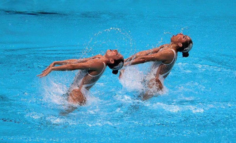 Two swimmers in the pool, Synchronous swimming naked, Synchronous swimming Olympics
