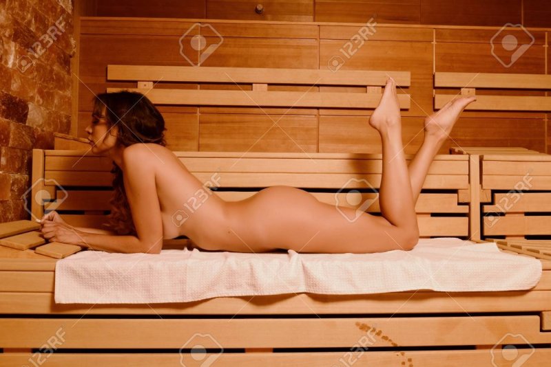 I dreamed of a naked woman, Naked woman in a bathhouse, Naked in the bath