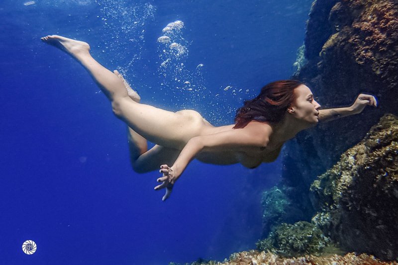 Submarine swimming nude, Submarine swimming women nude, Naked girls under water