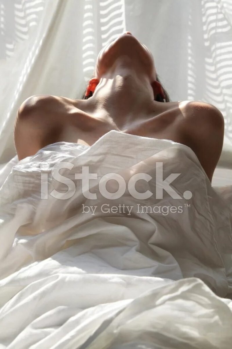 Women, Naked in the blanket goes, Naked woman under the blanket