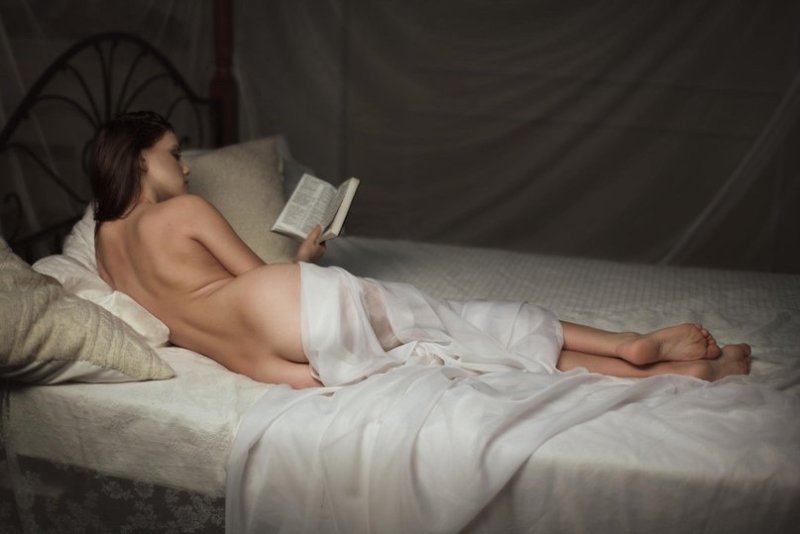 Pavel shapovalov photographer erotica, Naked women in bed, Photoshoot with books