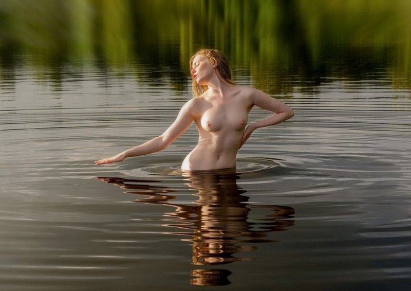 Naked in the water, Naked girls swim in the river, Naked in water