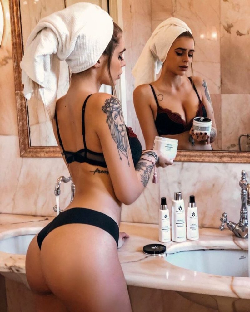 Geneva lambruschi, Girl, Girls with tattoos