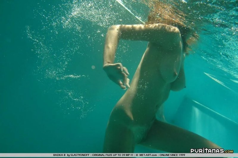 Girls topless underwater, Naked beauties under water, Naked girls in water