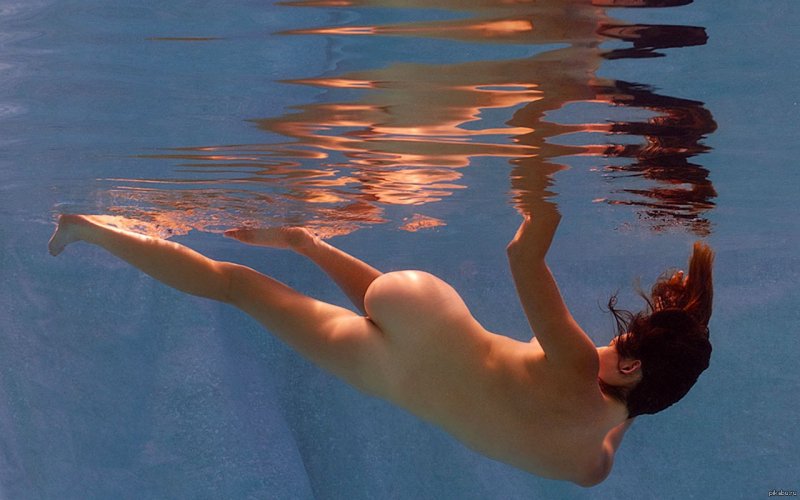 Girls swim naked, Girls under water naked, Naked women in water
