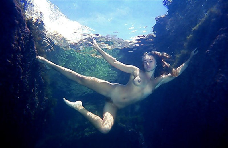 Naked girls under water, Erotica under water, Girls under water