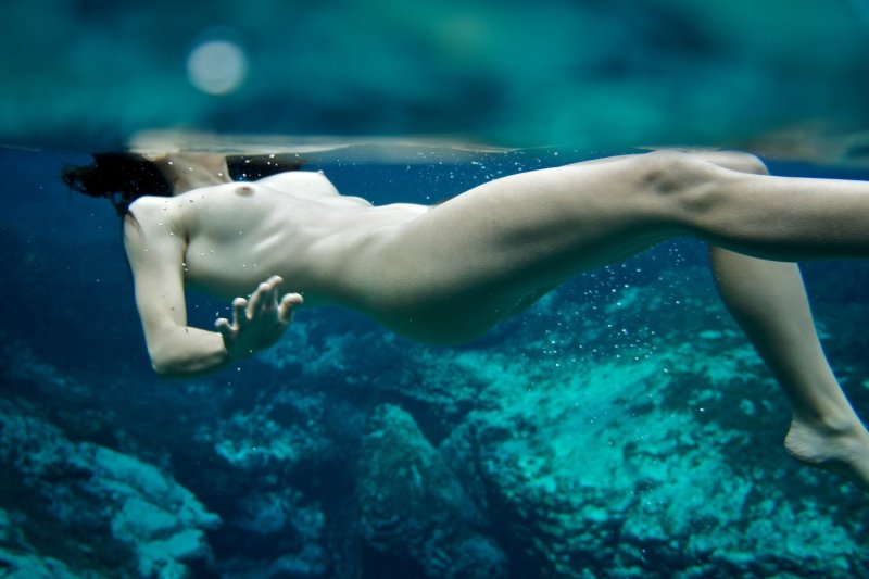 Naked girls underwater, Naked girls under water, Girl swims under water