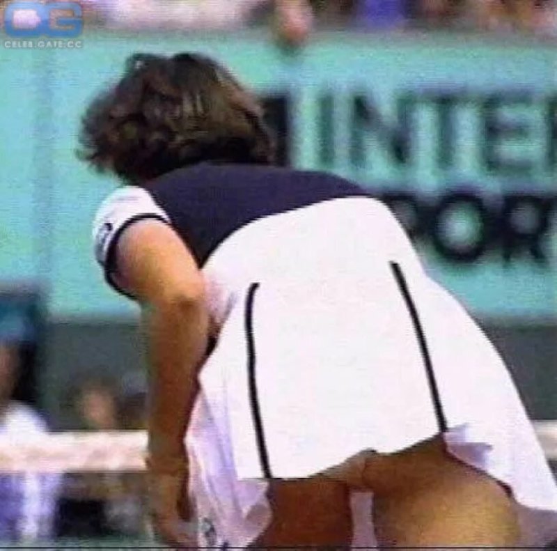 Martina Hingis without panties, Martina Hingis cowards, Martina Khingis