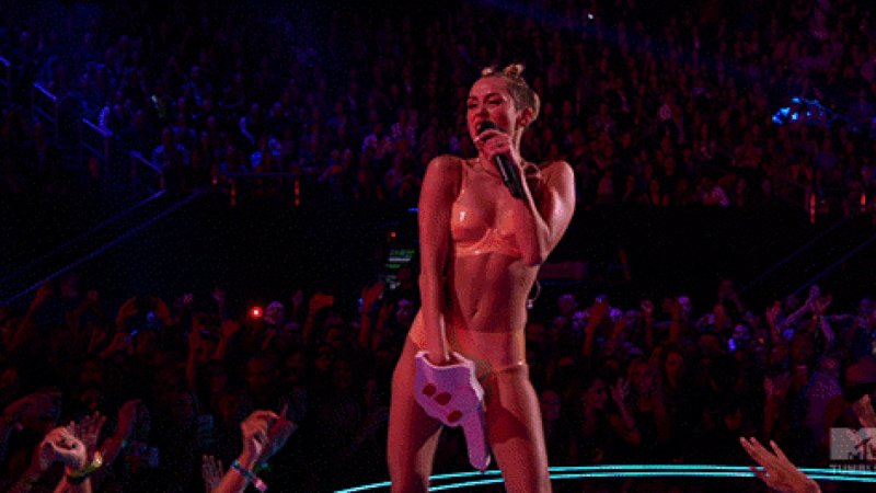 Mile cyrus on the stage nude, Miley Cyrus VMA, Miley cyrus scandalous performance