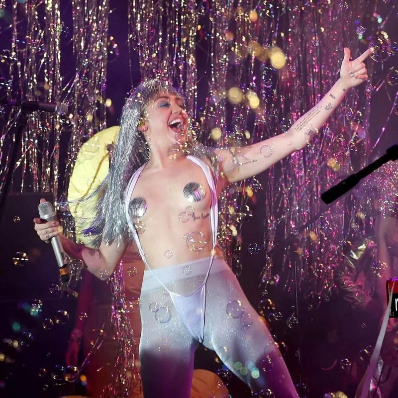 Cyrus miley is frank, Miley Cyrus shocking, Miley Cyrus concert