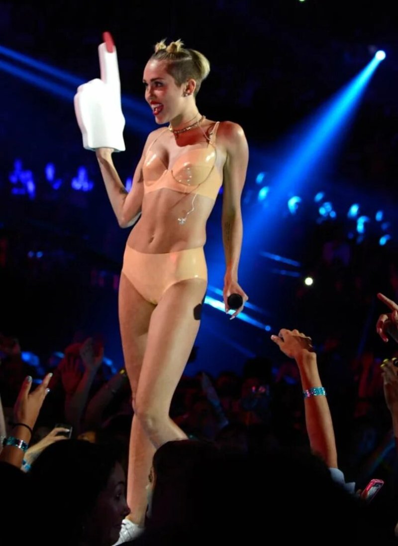 Miley cyrus scandalous, Miley Cyrus VMA, Miley Cyrus Naked at a concert