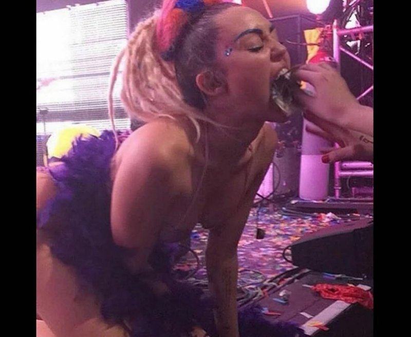 Miley cyrus vma, Miley cyrus nude, Miley Cyrus Naked