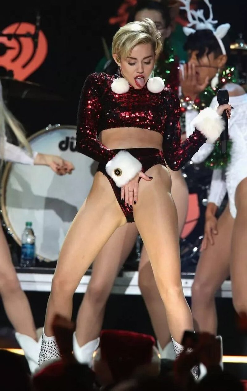 Naked miley cyrus, Naked Miley Cyrus, Miley Cyrus without panties on stage
