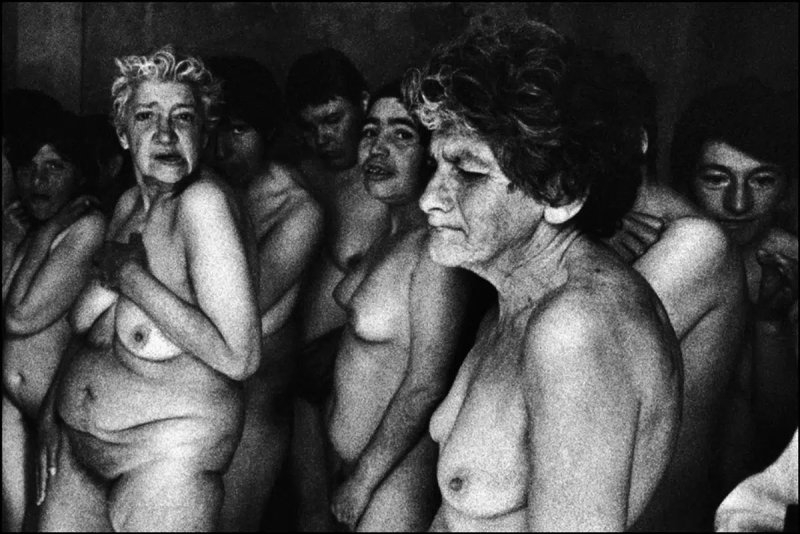 Naked women in concentration camp, Naked women in concentration camps, Borders in concentration camps