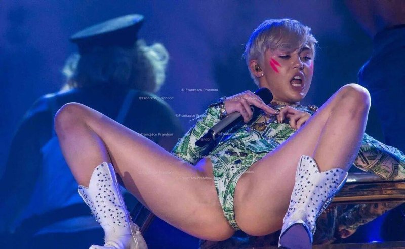 Miley cyrus pornosvet, Miley Cyrus Porncense, Miley Cyrus Bangerz Tour