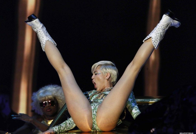 Miley cyrus pornosvet, Miley Cyrus Porncense, Scandalous singer Miley Cyrus