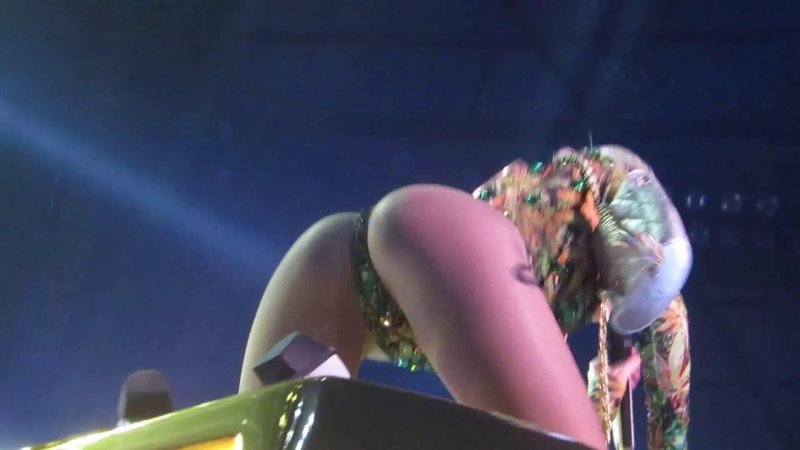 Miley Cyrus Bangerz Tour, Miley cyrus bangerz tour, Miley Cyrus on stage