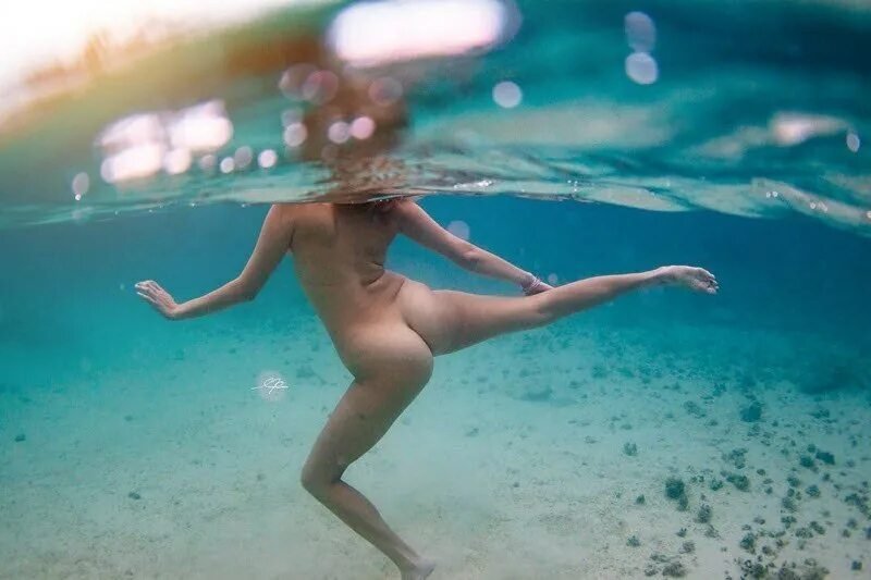 Girls swim naked, Erotic photo shoot in water, Girls Naked under water