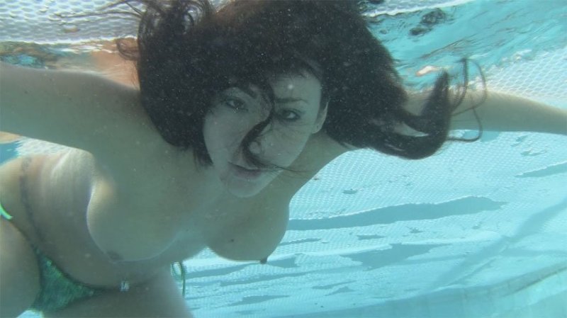 Erotic drowning of a girl, Breast under water, Naked girls under water