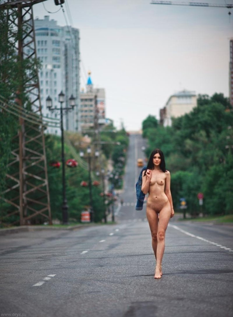 Erotic photo shoot on the street, Naked women on the street, Naked girls on the street