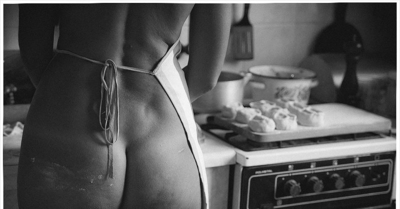 Naked in the kitchen apron, Erotic in the kitchen, Kitchen technique