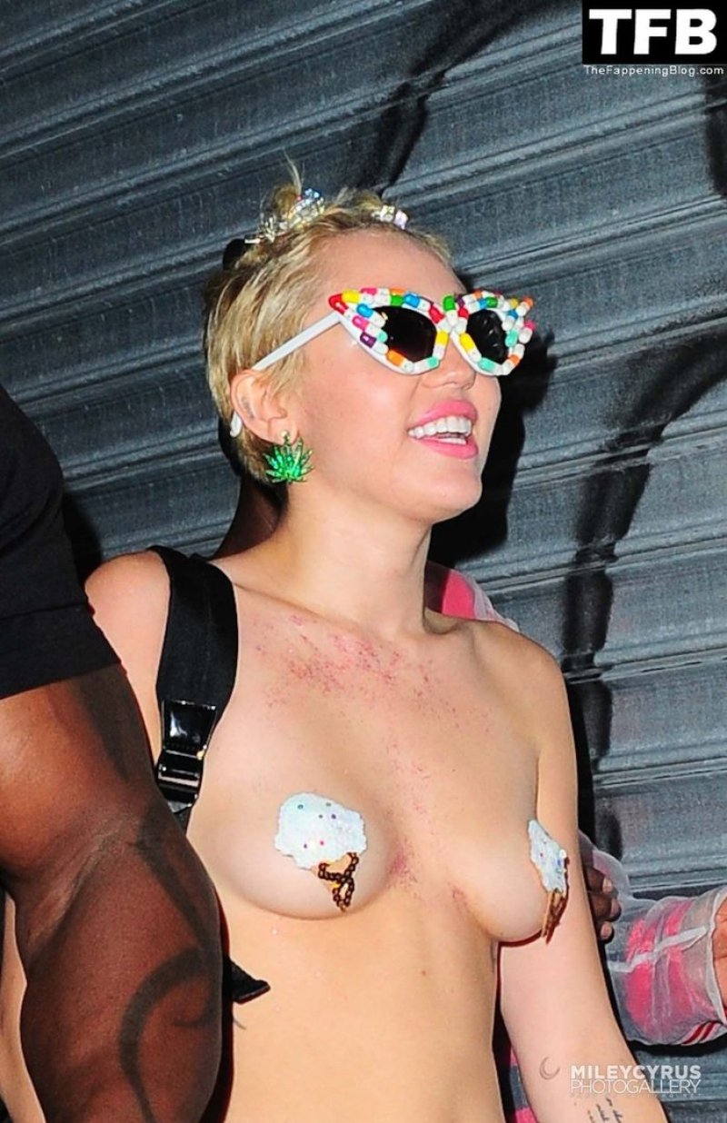 Naked miley cyrus, Naked Miley Cyrus, Miley cyrus topless