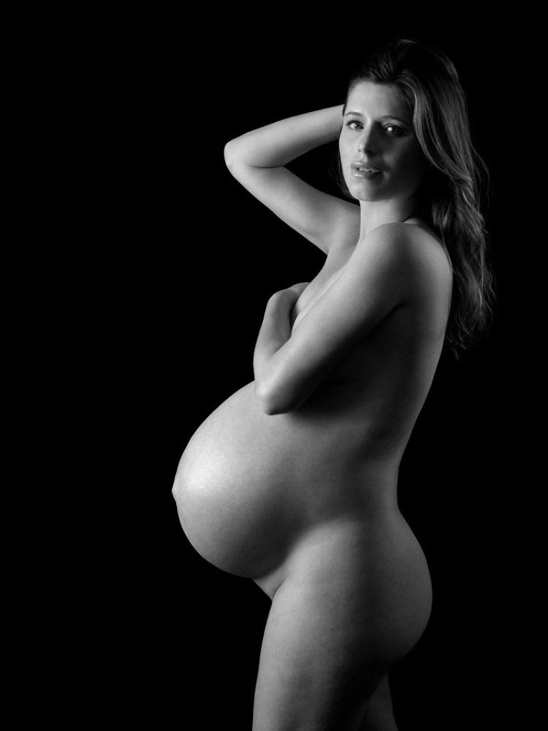 Naked pregnant girls, Photo session of a naked pregnant woman, Pregnant erotica