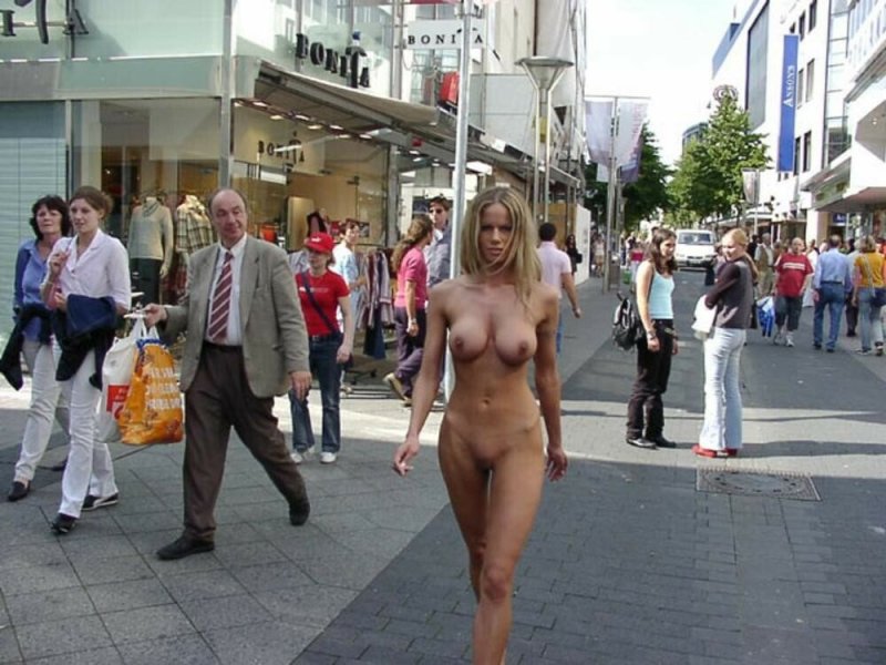 Naked woman with public, Naked women in public places, Erotica in public